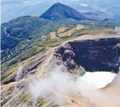 游客|令人着迷的“火山之国”