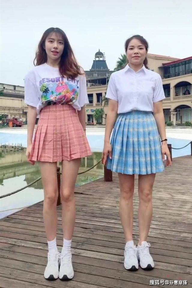 网络 高颜值母女走红网络！女儿貌美如花，妈妈打扮时髦女团身材更出众