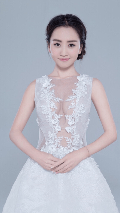 身材 杨蓉的身材真是绝了，穿着性感的裙子也不低俗，身材更是极品