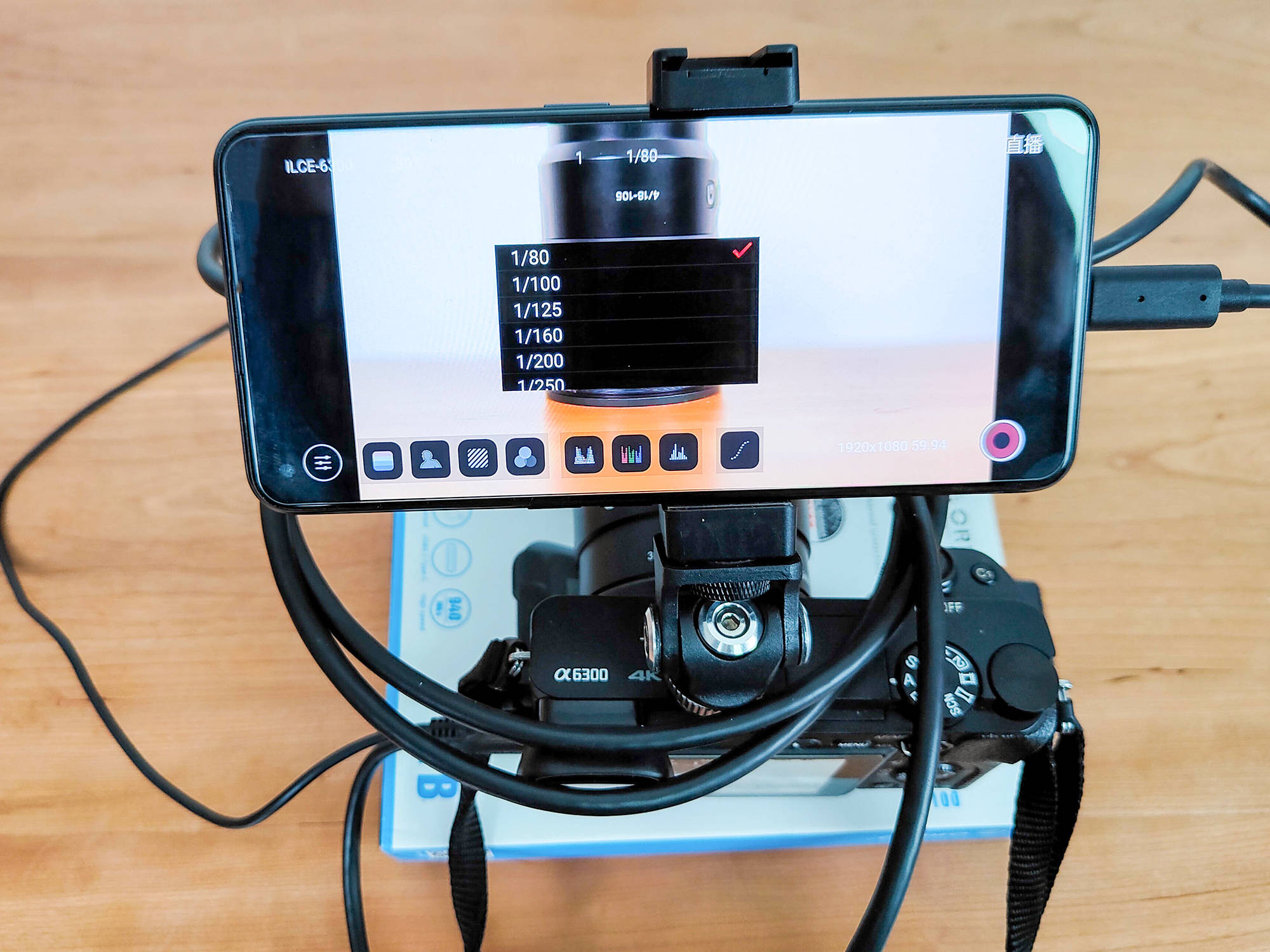 只要一个小配件，省下几千块，闲置手机变索尼微单监视器