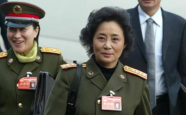 她是歌手,误打误撞进入影坛,因《渴望》而红_庞敏