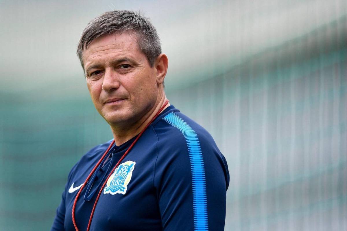 6胜2平力压葡萄牙出线!舍弃630万违约金只为祖国,国足痛失名帅_斯托伊