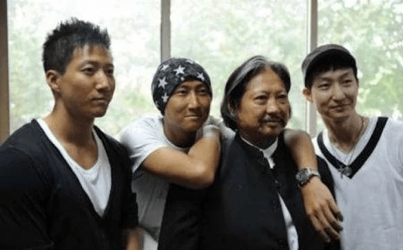 兄弟|谁能想到洪金宝嘴角上的疤痕，能引出香港电影由兴盛转衰落的故事