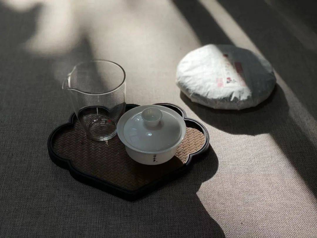 知识科普|同是茶具，为什么盖碗和紫砂壶泡白茶，滋味差别这么大？