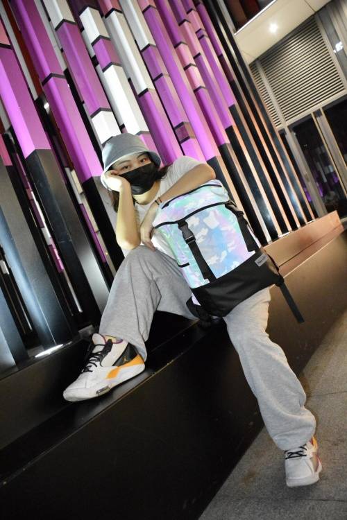 设计 新锐品牌“与光同行”上线潮牌反光背包，玩酷少年当潮不让！
