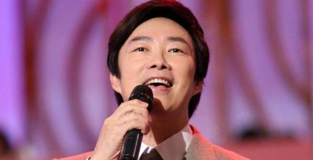 歌坛|被称为明星段子手，费玉清在歌坛40年，64岁封麦退隐