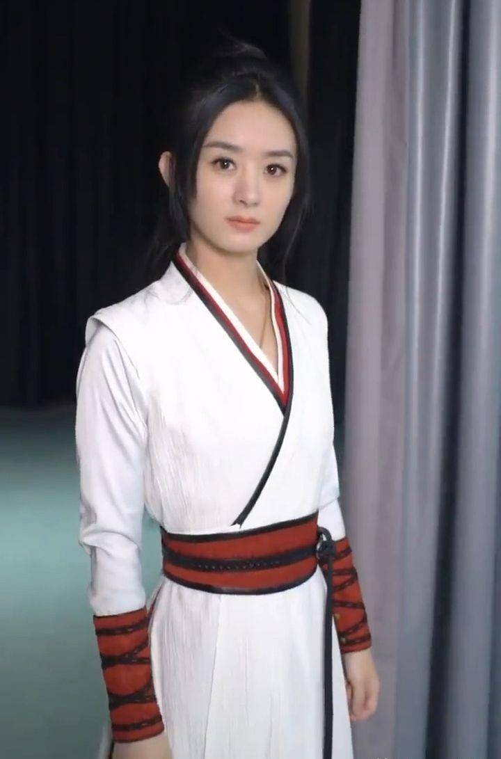 因为|赵丽颖演14岁少女太违和？看到拍摄花絮，终于理解导演的审美