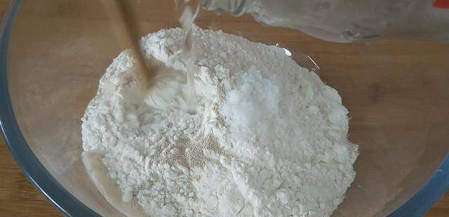 做法|早餐发面饼最简单做法，比面包暄软，比馒头简单，一周3次不够吃