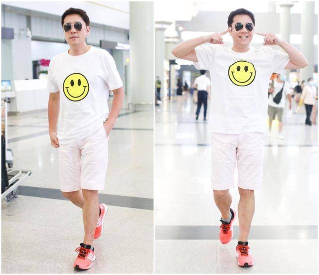 戴印|蔡国庆真不服老，53岁戴印花帽配白裤子显腿长，身材健壮仍如少年