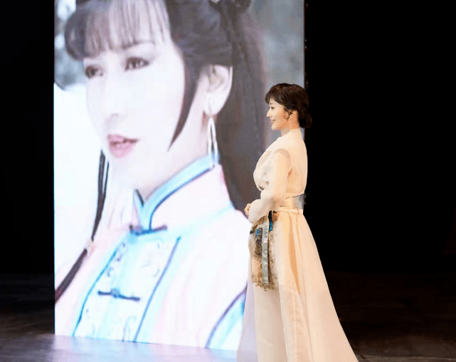 色彩 谁说老年人就不能时尚精致？学赵雅芝穿衣，让皱纹成为优雅代名词