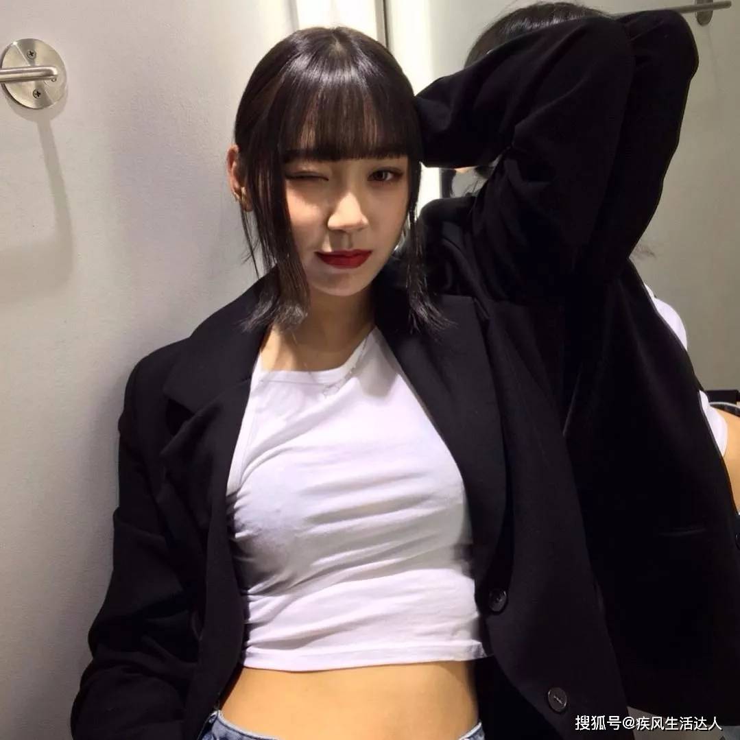 黑色 百搭“All Black”这样穿搭出多层次！韩国网红用这些小技巧搭出特色！