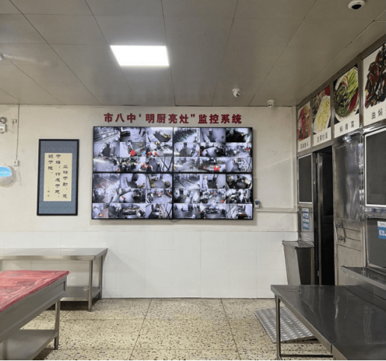 衡阳市第八中学的"明厨亮灶"监控系统 郭怀军 凌惠衡 摄