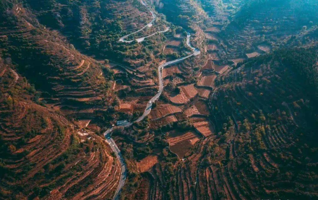 景区|太震撼！济南藏着几条盘山公路，每一条都会让老司机“欲罢不能”！