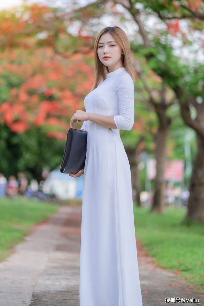 原创一身白色奥黛穿搭,美得清新又温婉,优雅大方魅力十足