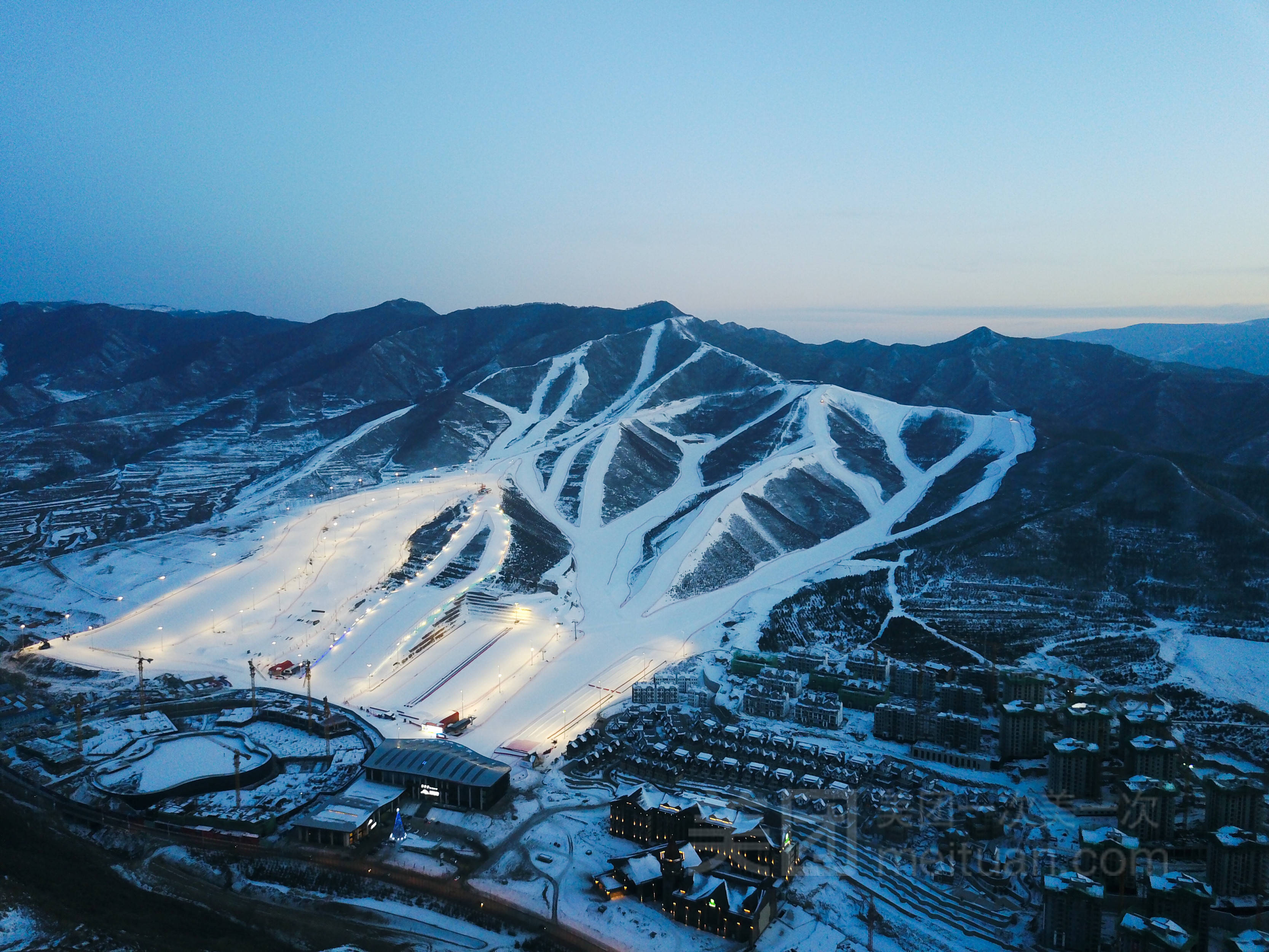 贺兰山滑雪场图片