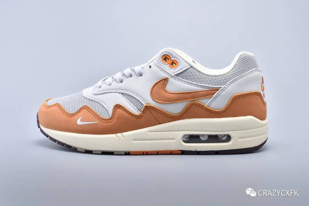 Max 耐克 Nike Air Max 1 Monarch x Patta 联名灰棕麂皮波浪纹拼接气垫复古运动鞋