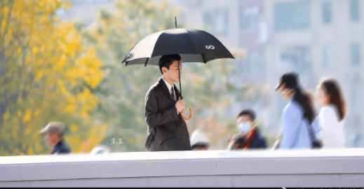 电影|邓伦太会选剧了，新剧《夜旅人》杀青，男主人设号称民国天花板！