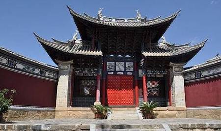整体格局完整，规模宏大，建筑艺术精湛，云南宾川州城文庙武庙