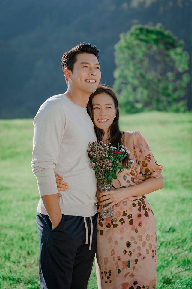 迫降|玄彬针织穿出暖男范，孙艺珍碎花裙少女感十足，这低头一吻太甜了