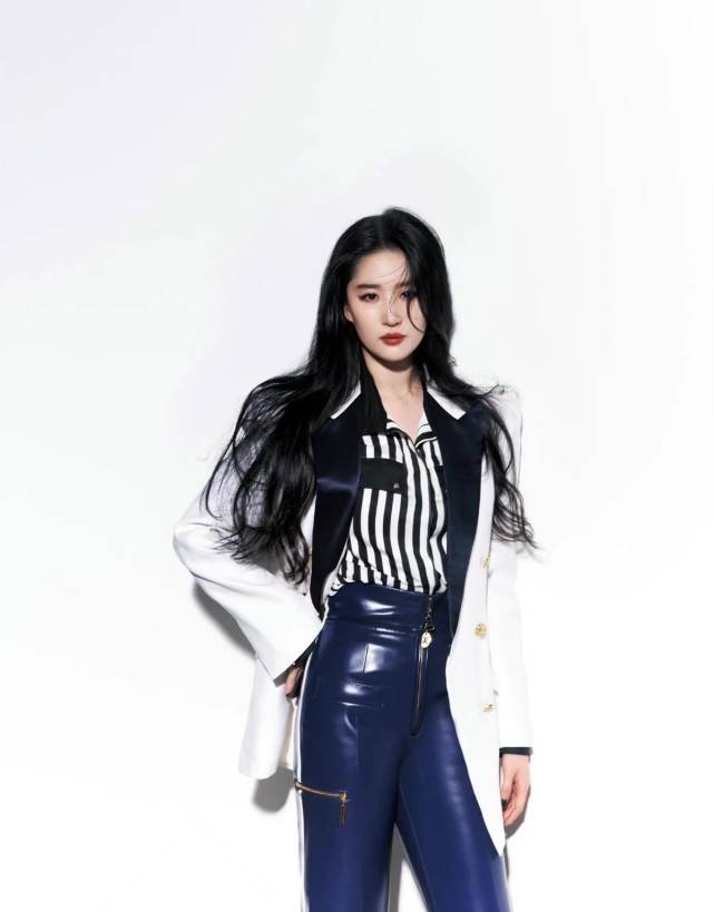 皮质 刘亦菲代言人气场全开！皮裤搭西装罕见不出错，绝美容颜不容小觑