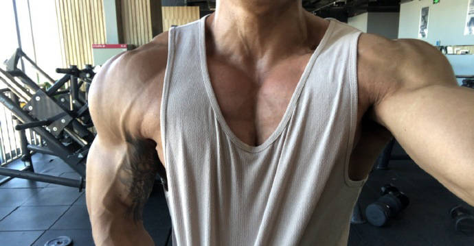 霸氣男友臂，帥氣公狗腰，25歲保定小伙擼鐵鍛造滿身肌肉，真帥氣！ 健身減肥達人 第3张