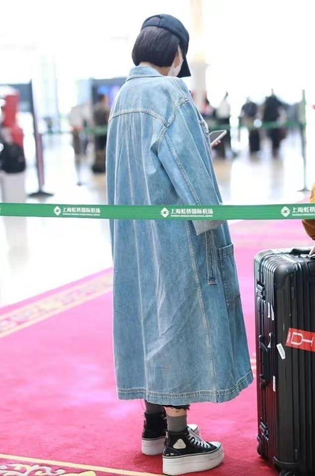 身材 纯欲风算是被许晴玩明白了!一身牛仔看似休闲,针织小衫才是关键?