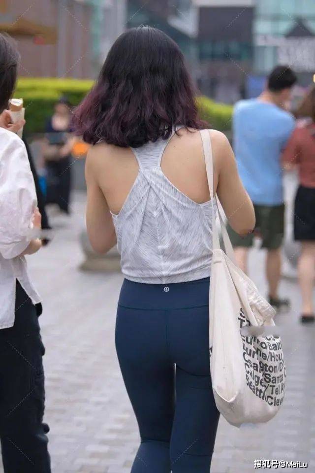 服装 大圆型领口上衣的好处，清爽舒适