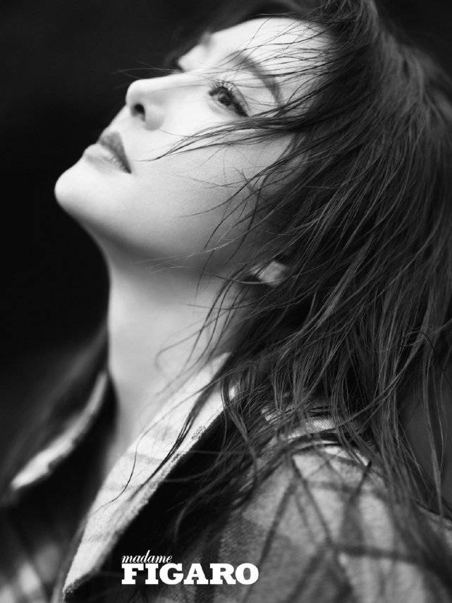 女王 “白月光”秦岚不扮古装照样惊艳！演绎出百变职场女王，气质绝杀