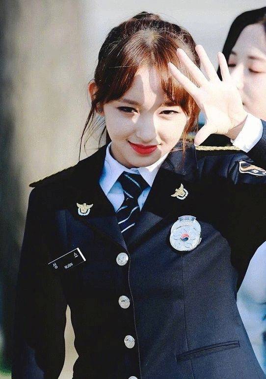 原创吴宣仪我穿制服迪丽热巴我穿制服鞠婧祎让一让