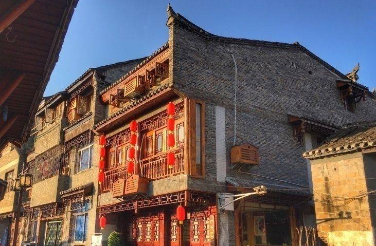 图 8 土家族现代民居在发出这些禁令的同时,也发出了"弛盖瓦之禁",即