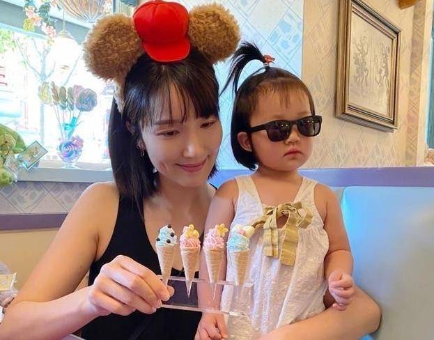 王祖蓝|36岁李亚男诞下二胎，晒出全家福大宝吸睛，网友：越来越好看