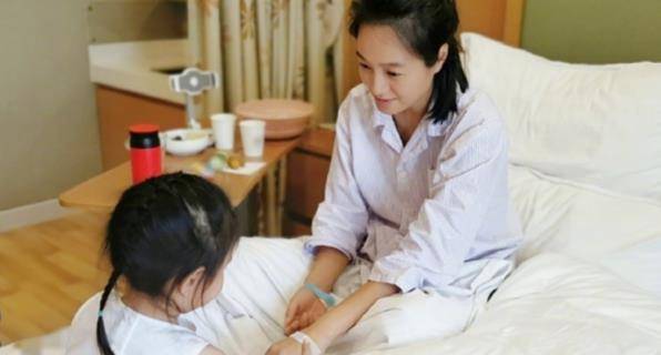 经验|39岁朱丹二胎得子，大方分享母乳喂养经验，丈夫一言不发引不满