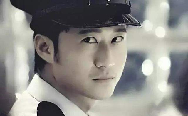 吴京|看吴京年轻时的照片，难怪谢楠说他也是小鲜肉，我们低估了他的颜