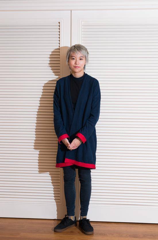 棕色 窦靖童这次穿对了,衬衫搭配牛仔裤高级时髦,超好看