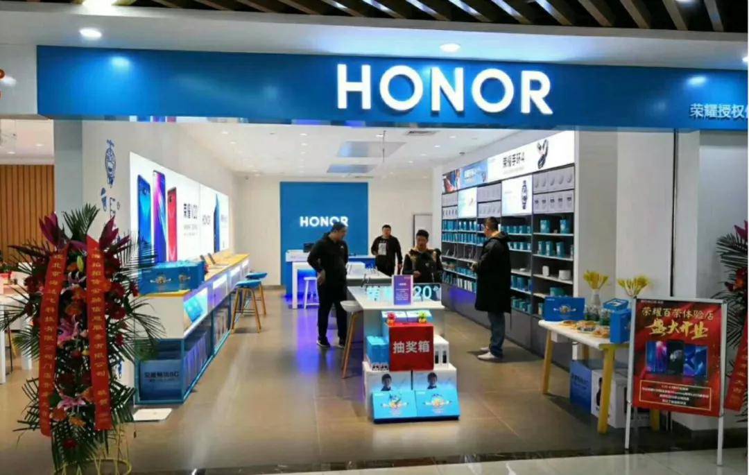 线上失去优势，线下又不及OV，独立后的荣耀急需新故事