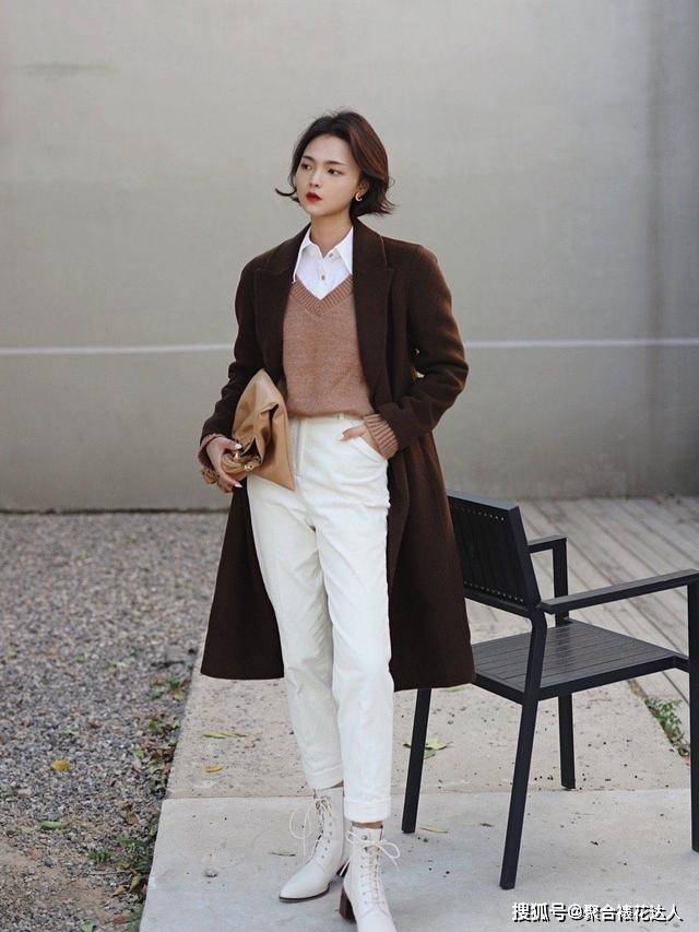 丽人 气质简约的“牛仔裤”，今冬流行这样穿，洋气显瘦，变身都市丽人