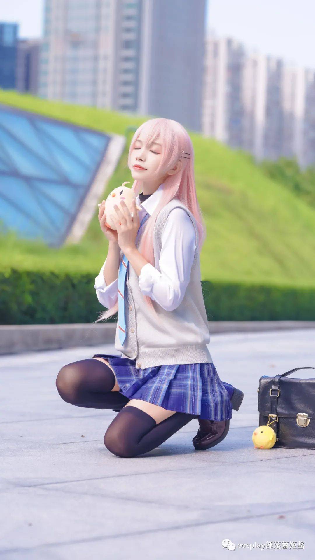 cos:孟菲斯换装课间的微风cos正片@薇薇_wb