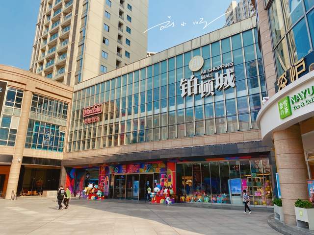 广东佛山祖庙附近的地标商场，可与地铁直通，现在人气却大不如前