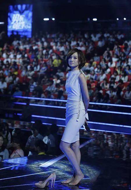 网友|39岁朱丹诞下二胎，丈夫周一围不知踪影，疑缺席待产与美女搭戏