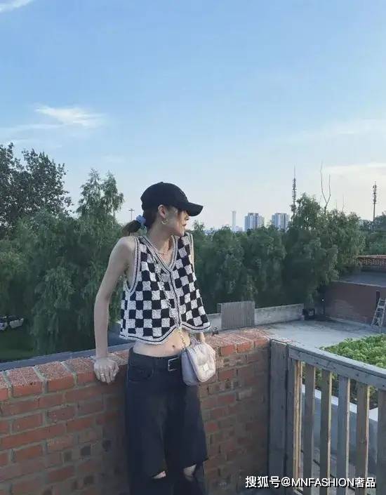 Maison 时尚 | 冬季最出彩的单品，非这只枕头包莫属
