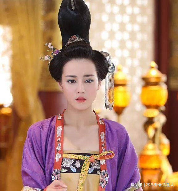 女神5位高颜值女神，一穿上古装就违和，远离古装是最正确的决定