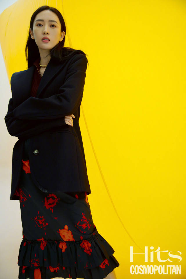 大衣 视后童瑶彻底放开了!穿职场装霸气侧漏,比章子怡都要有女王范