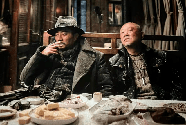 后周|《铁道英雄》:老戏骨范伟、张涵予演技在线,95后周也成功出圈