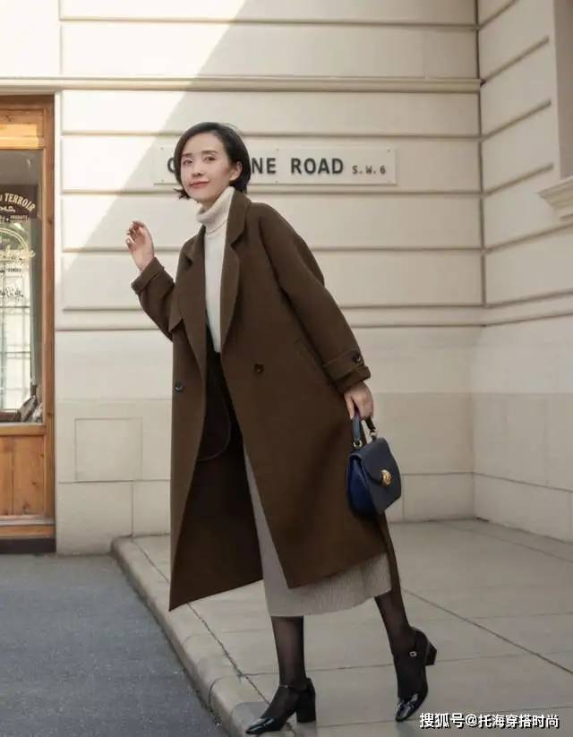 色调 冬季外套在精不在多，优雅女人必备“羊绒大衣”，百搭高贵显气质