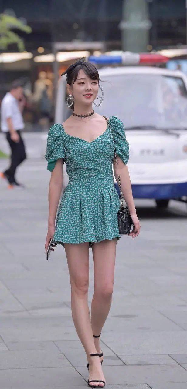 显得 气质出众的连衣裙搭配技巧，兼顾美感与舒适度，遮肉显瘦