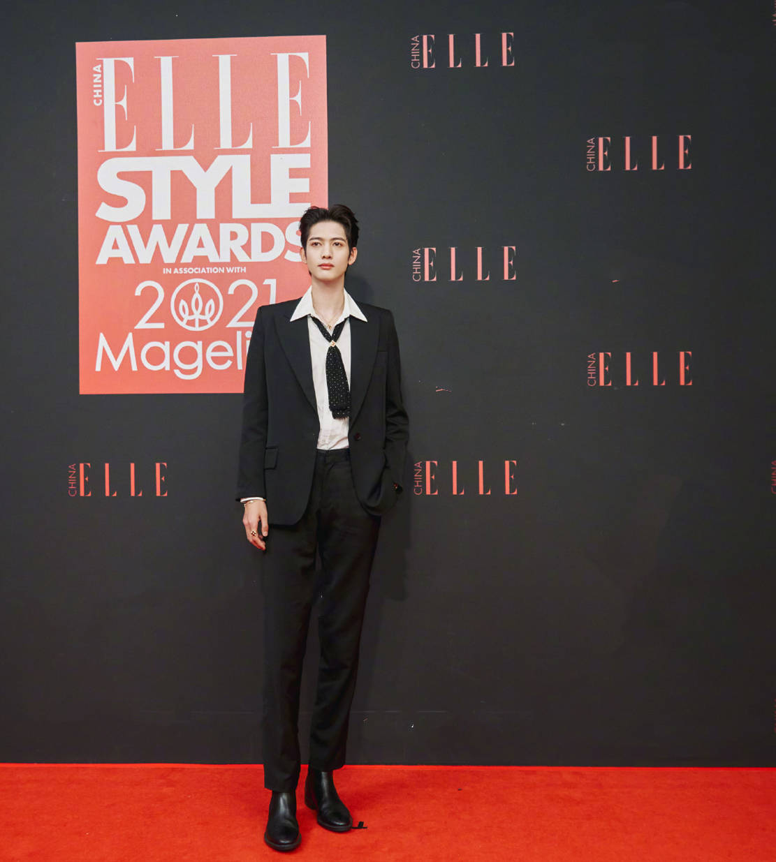 时装 75位明星的ELLE时装造型，王源、热巴，关晓彤，身心造型惹人爱