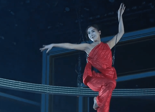 王浩信蔡思贝稳居c位,tvb台庆星光暗淡,李克勤草蜢也撑不住场面