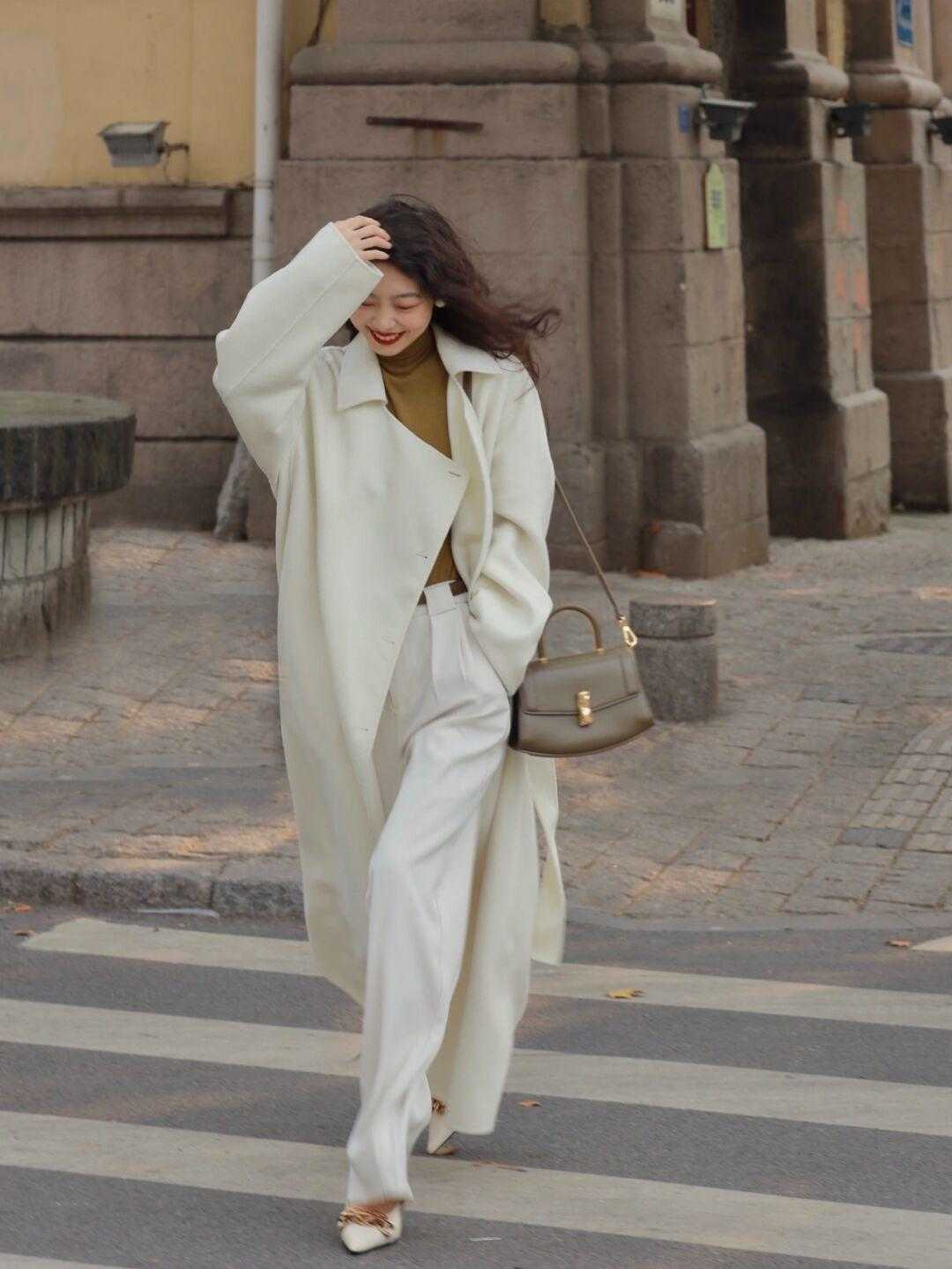 身材 微胖女生冬天怎么选裤子？这几条裤子遮肉显瘦又百搭，冬天穿刚好