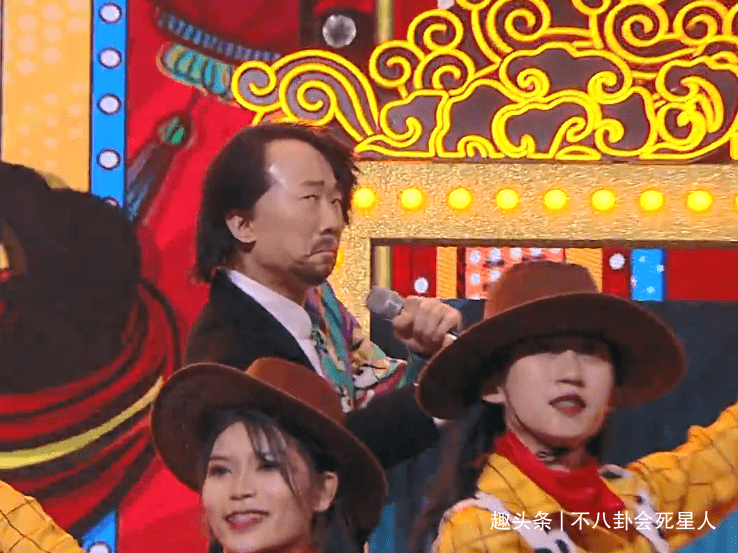 何炅嘴|芒果元宵会槽点多:何炅嘴瓢,沈梦辰戴美瞳扮老,四小花群魔乱舞
