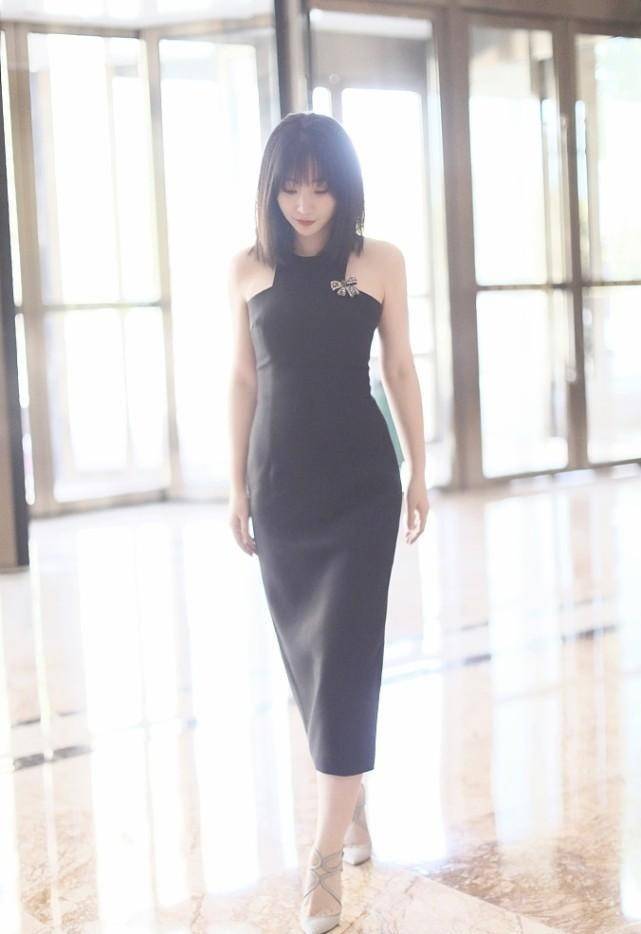 身材 柳岩的极品身材真让人羡慕，女人看了也会脸红，九头身比例真不错